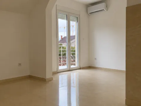 Rent, house, 337m², Stari Aerodrom, Podgorica - image 5