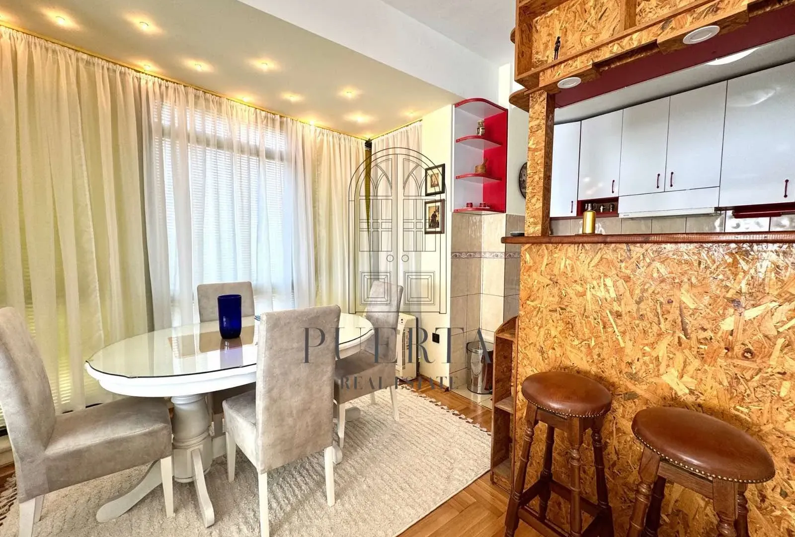 Izdavanje, dvosoban stan, 76m², Centar, Podgorica