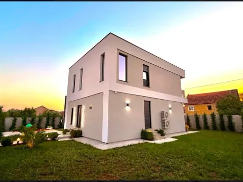Prodaja, kuća, 225m², Gornja Gorica, Podgorica - image 4