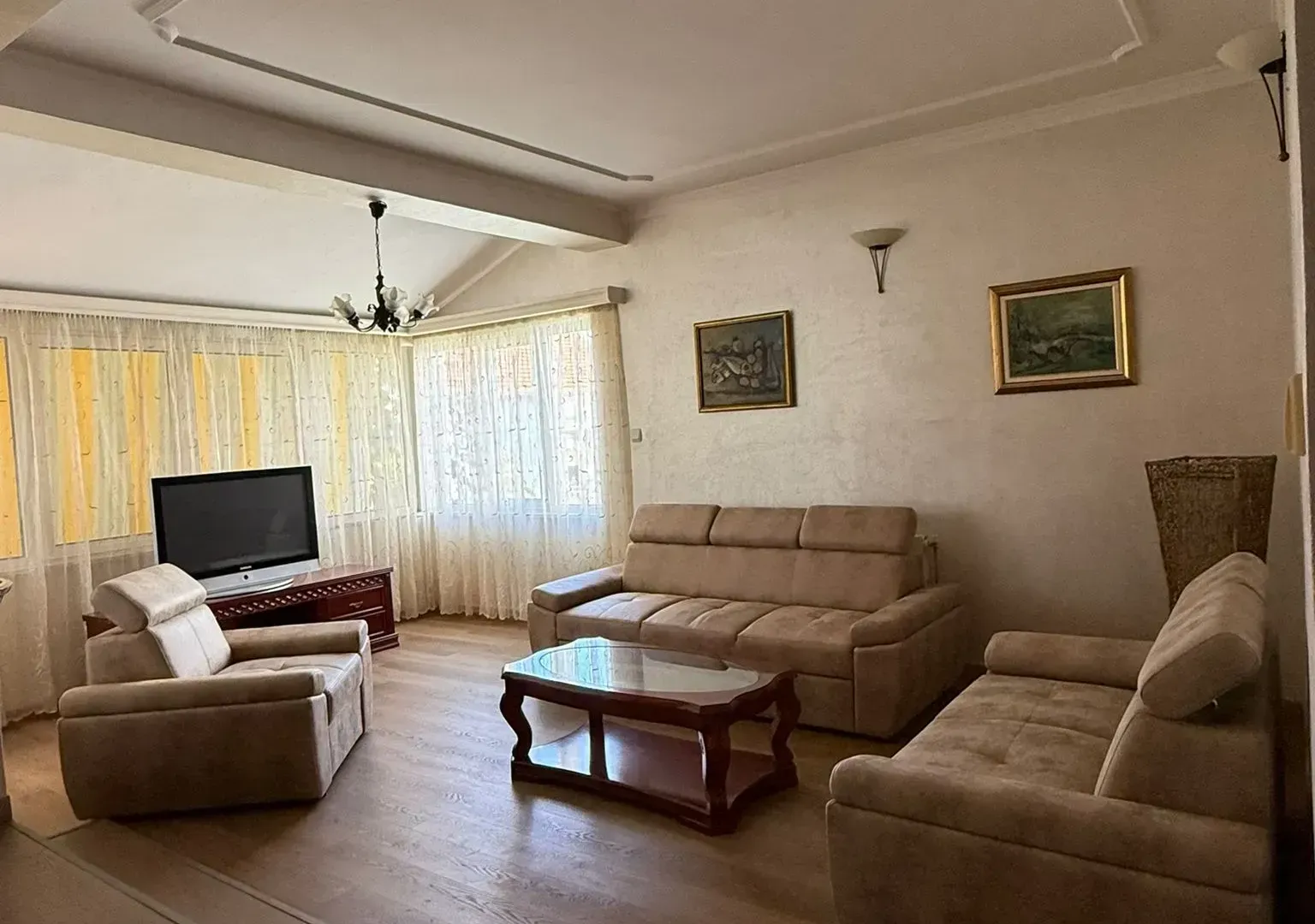 Izdavanje, stan, 150m², Tivat, Crna Gora