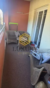 Neuredna terasa sa nameštajem i sušilicom za veš. - image 3