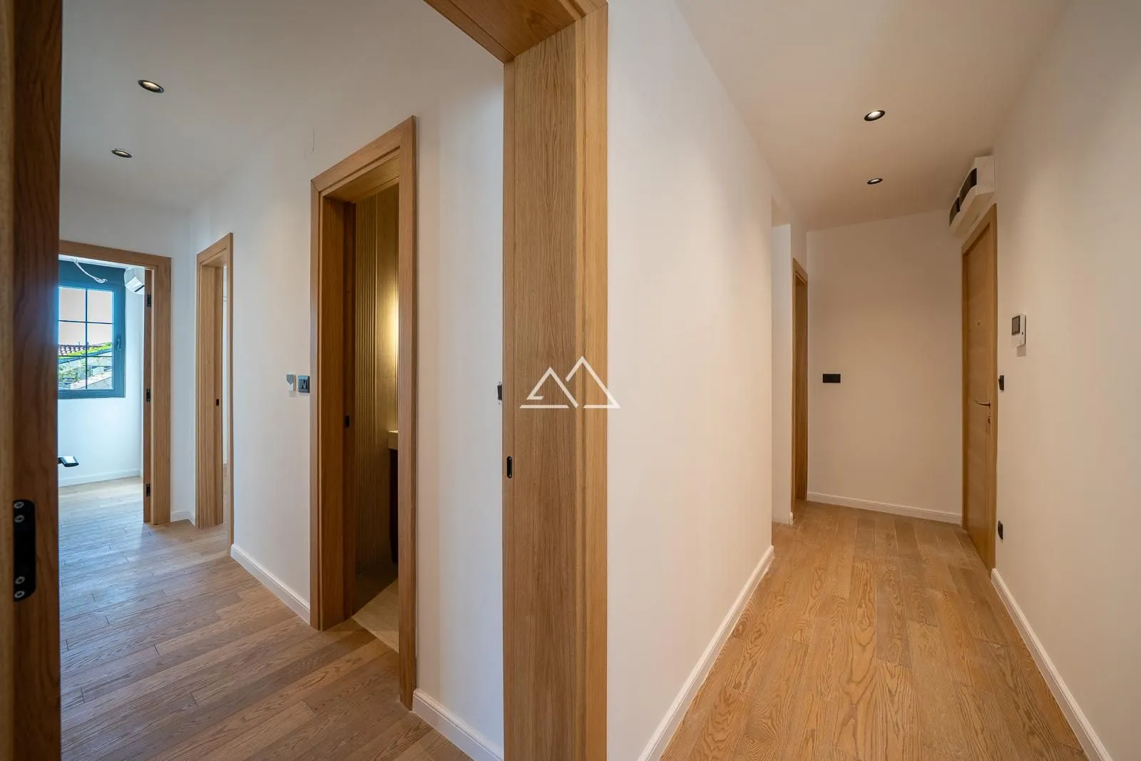 Prodaja, trosoban stan, 96m², Centar, Tivat
