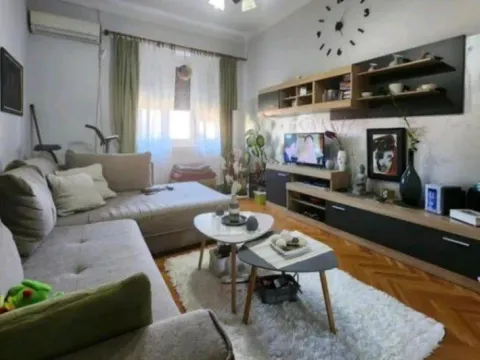 Izdavanje, jednosoban stan, 64m², Centar, Podgorica