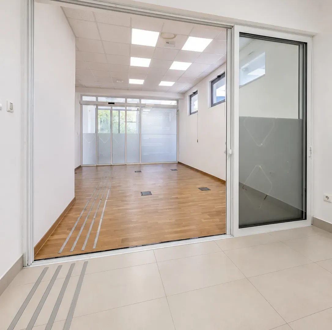 Izdavanje, poslovni prostor, 150m², Stara Varoš, Podgorica