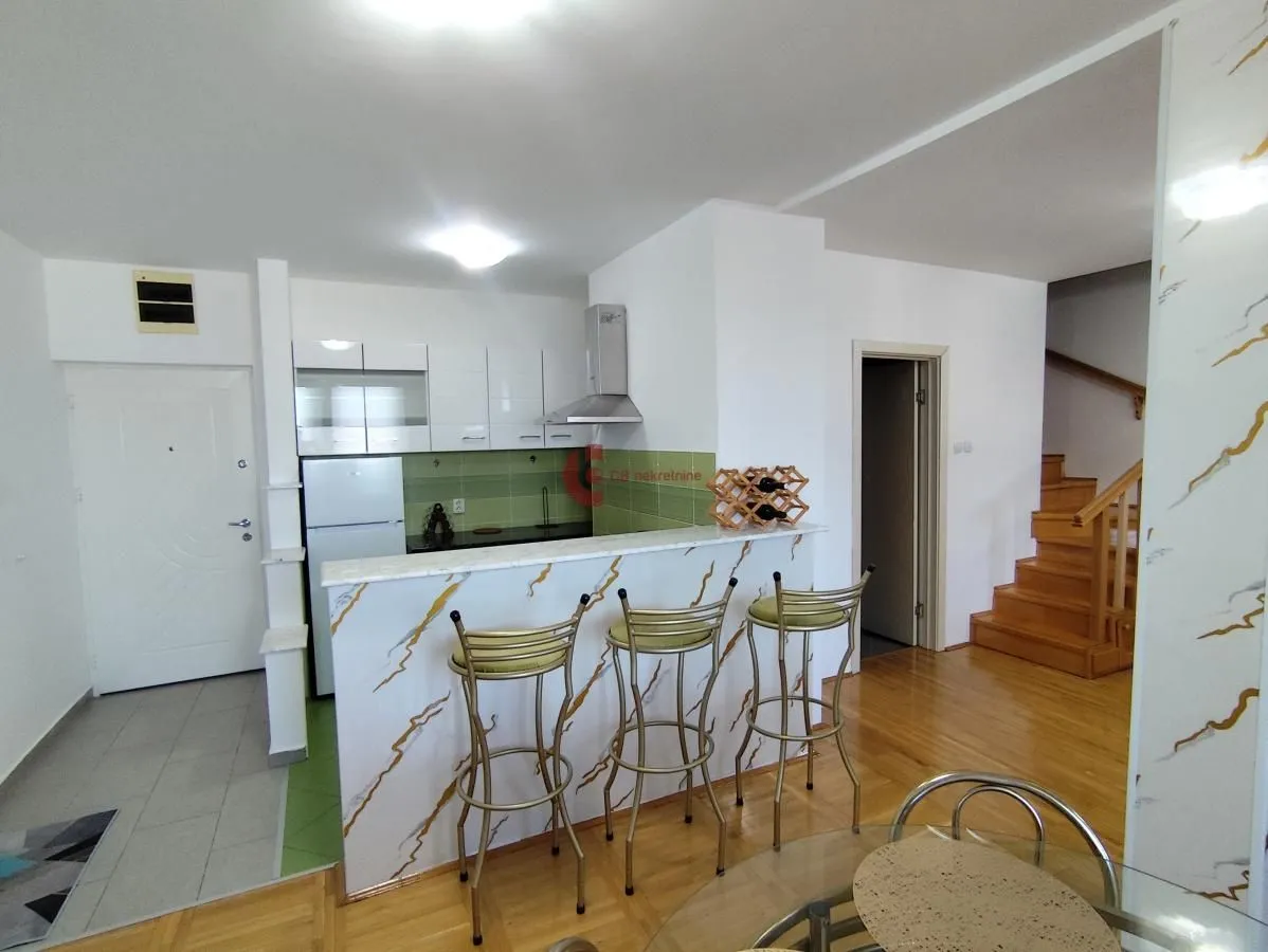 Izdavanje, trosoban stan, 90m², Centar, Subotica