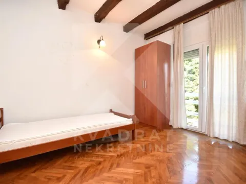 Rent, house, 250m², Stari Aerodrom, Podgorica - image 9