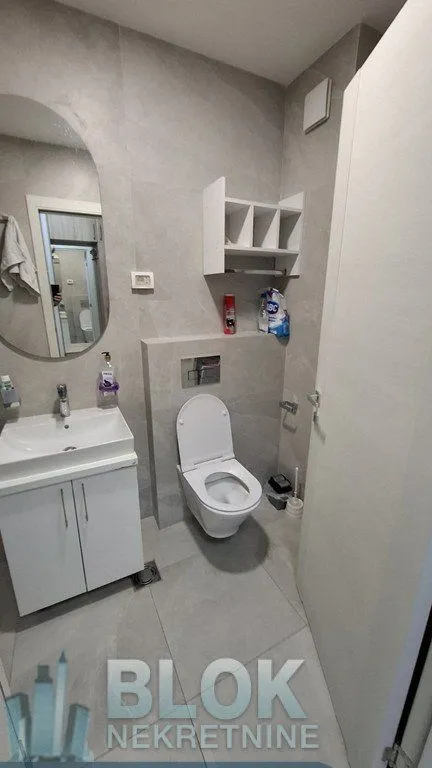 Izdavanje, jednosoban stan, 50m², Central Point, Podgorica