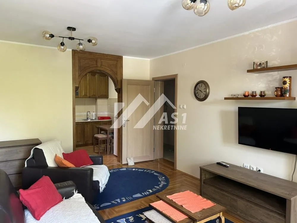 Izdavanje, dvosoban stan, 50m², Sajam, Novi Sad Sve Podlokacije