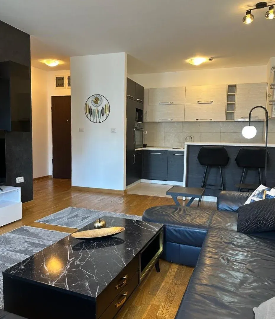 Izdavanje, dvosoban stan, 64m², City Kvart, Podgorica