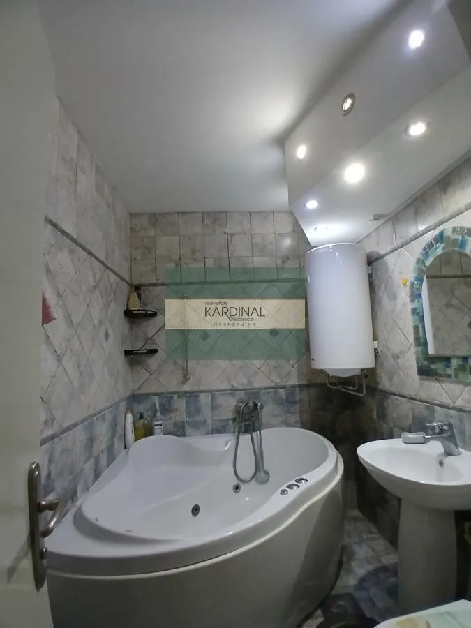 Izdavanje, trosoban stan, 78m², Centar, Jagodina