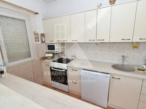 Izdavanje, kuća, 500m², Tološi, Podgorica - image 8