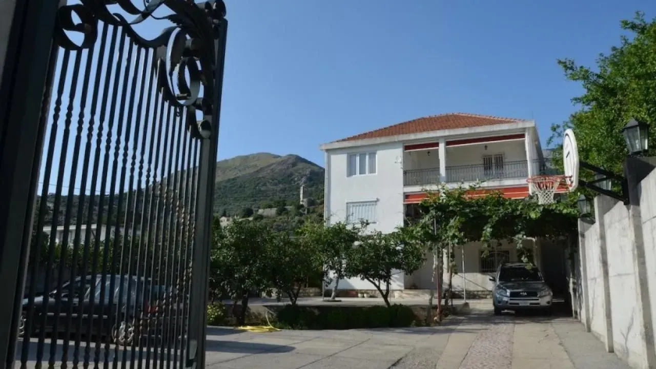 Sale, house, 324m², Bar, Crna Gora