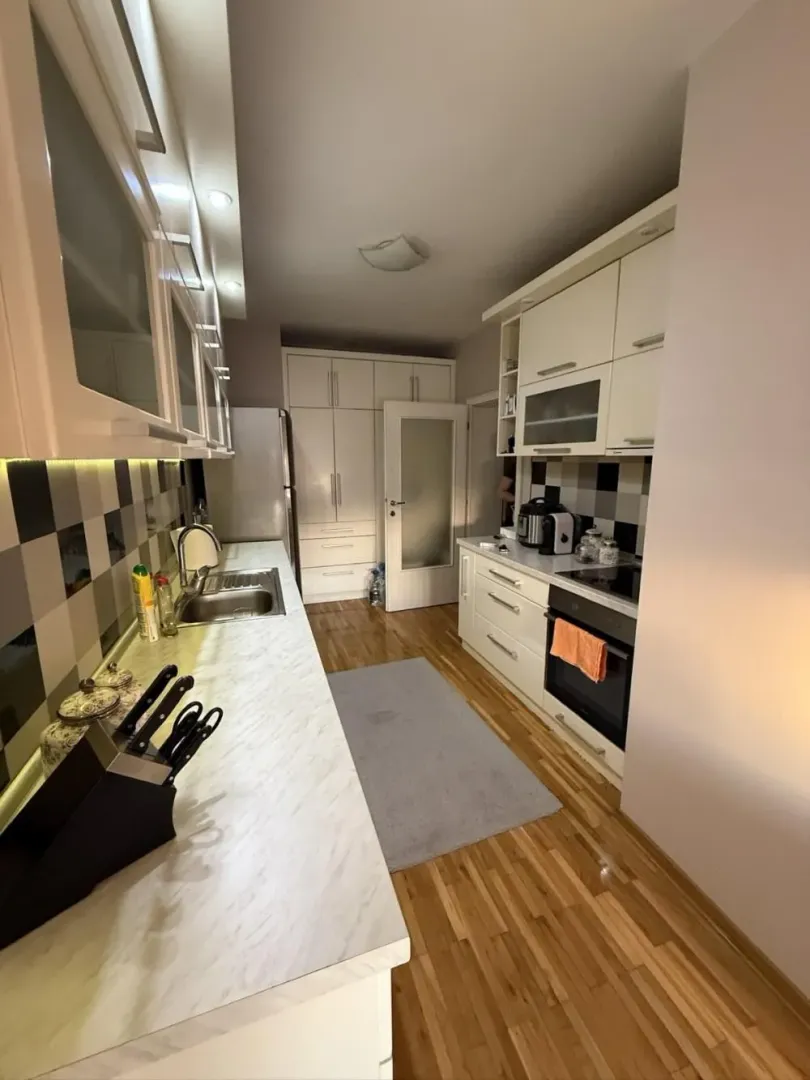 Prodaja, trosoban stan, 79m², Centar, Vrnjačka Banja