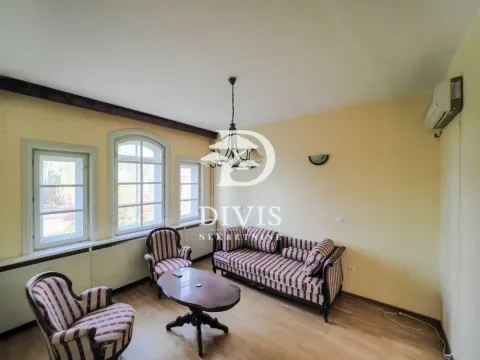 Living room with seating furniture and spacious windows. - image 11