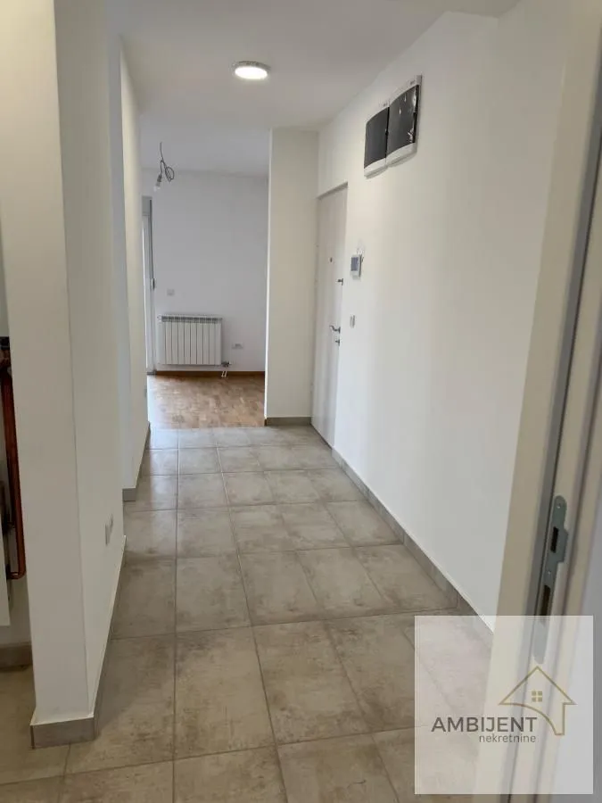 Izdavanje, dvosoban stan, 40m², Ledine, Beograd