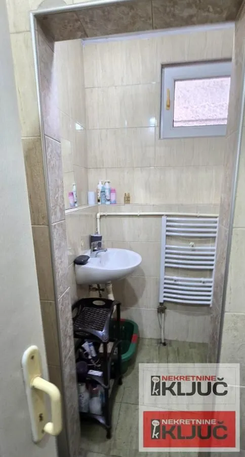 Izdavanje, jednosoban stan, 40m², Socijalno, Novi Sad Sve Podlokacije