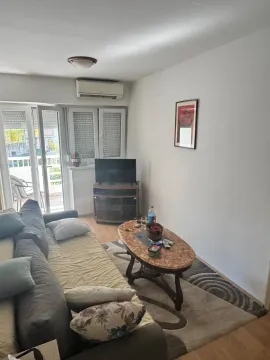 Living room with sofa, coffee table and access to the terrace. - image 6