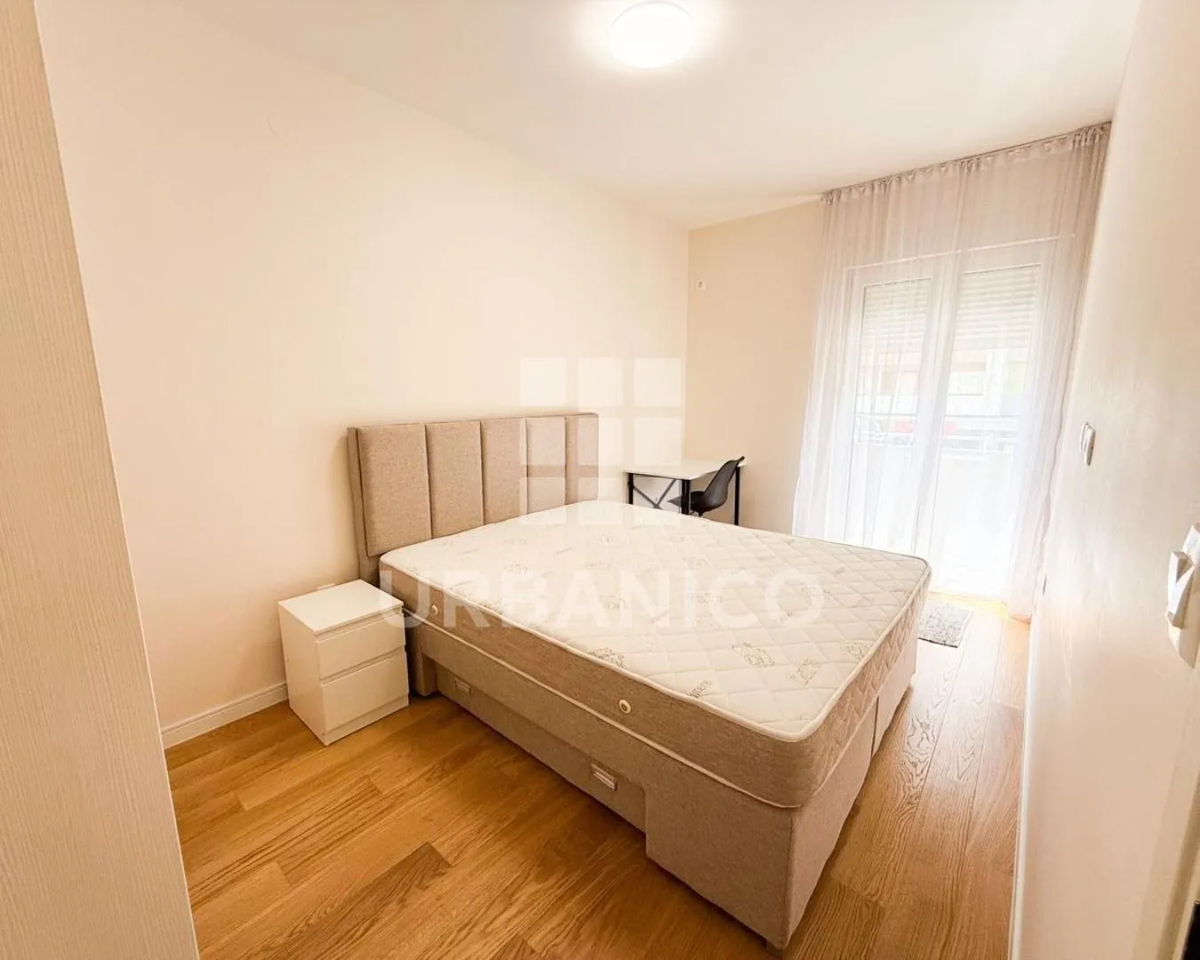 Izdavanje, jednosoban stan, 40m², Central Point, Podgorica