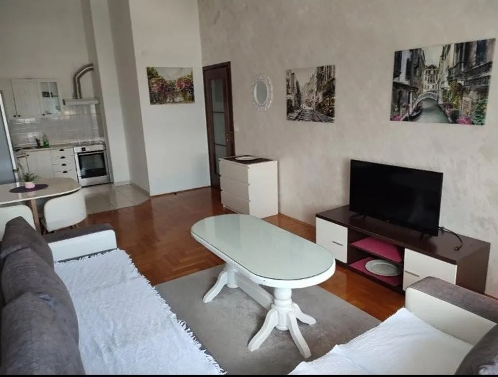 Izdavanje, jednosoban stan, 54m², City Kvart, Podgorica
