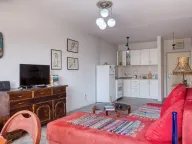 Rent, one bedroom apartment, 45m², Bulevar, Budva - image 9