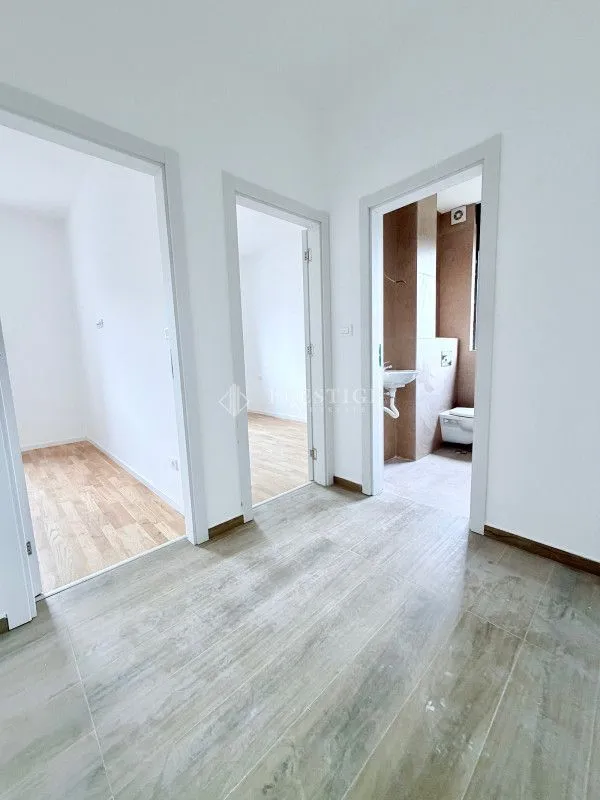 Izdavanje, dvosoban stan, 64m², Tološi, Podgorica