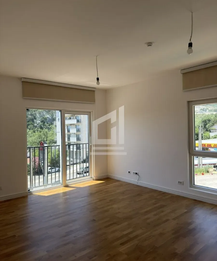 Prodaja, dvosoban stan, 61m², Sutomore, Bar