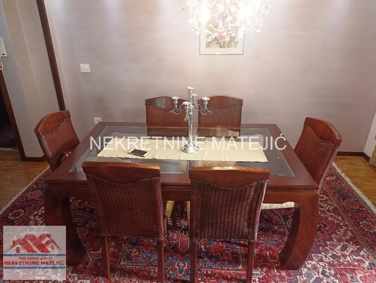 Prodaja, četvorosoban stan, 114m², Centar, Kragujevac