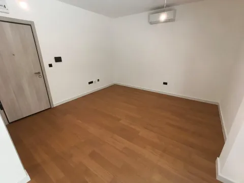 Sale, studio apartment, 30m², Blok 9, Podgorica - image 12