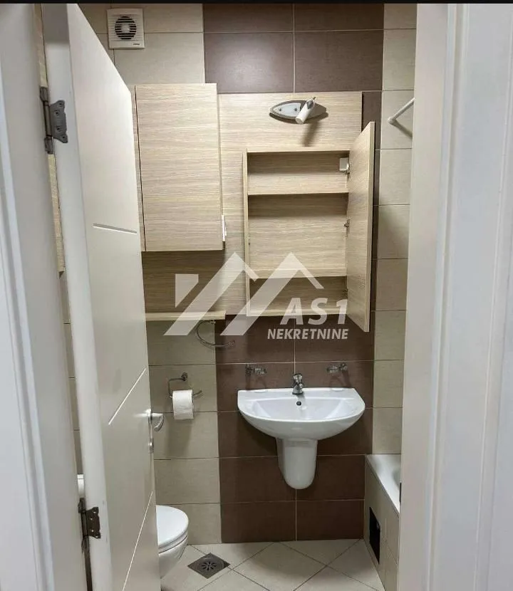 Izdavanje, dvosoban stan, 50m², Socijalno, Novi Sad Sve Podlokacije