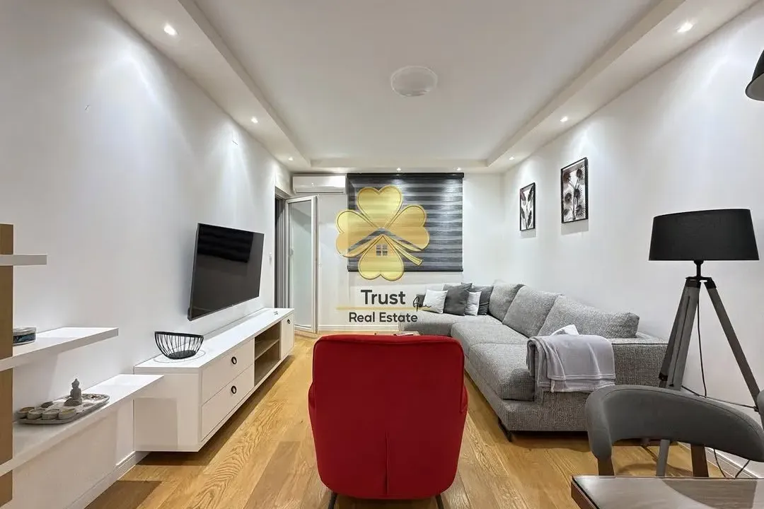 Izdavanje, dvosoban stan, 75m², Central Point, Podgorica