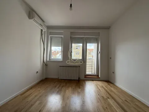 Izdavanje, trosoban stan, 80m², Centar, Novi Sad - image 4