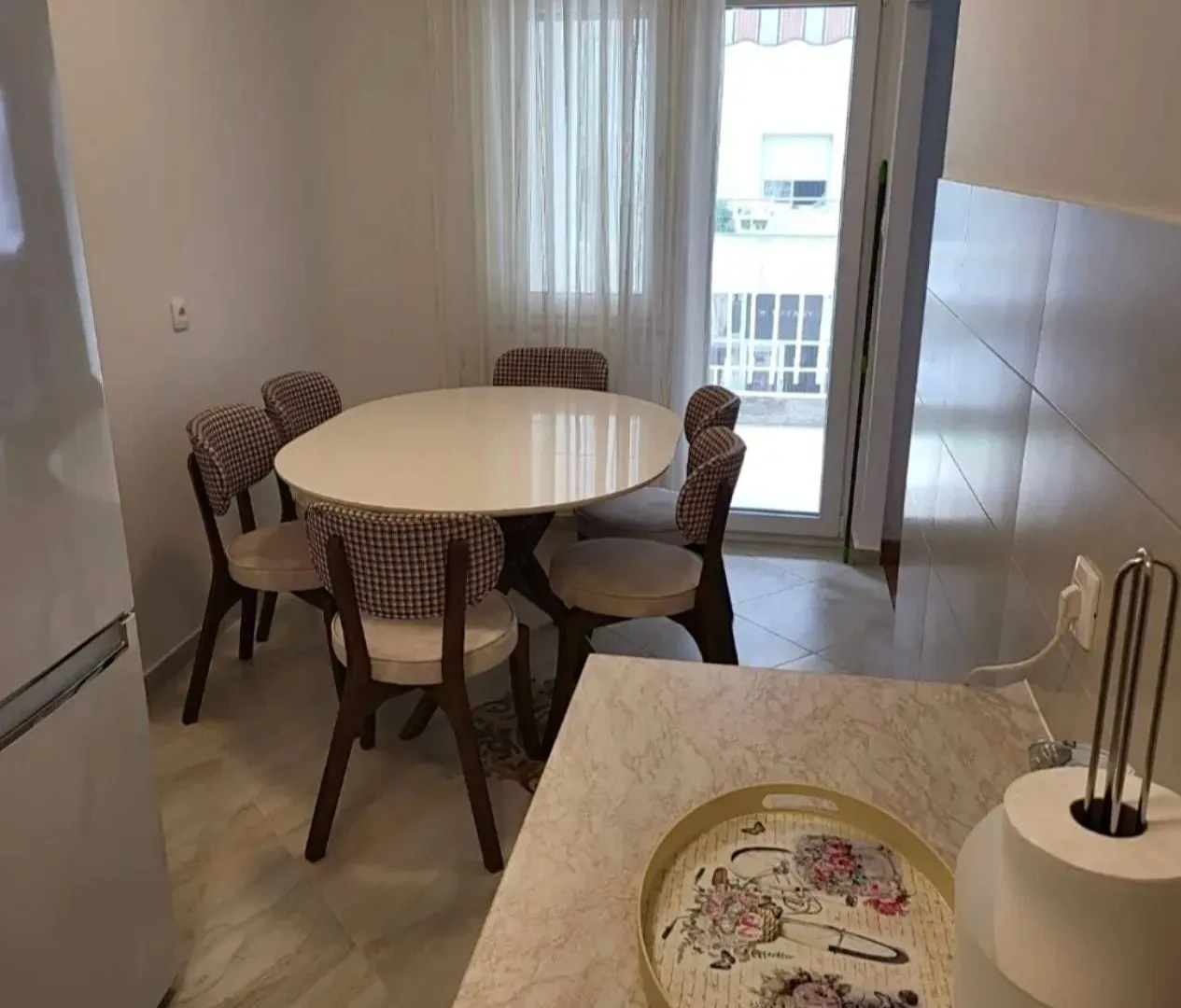 Izdavanje, dvosoban stan, 66m², Centar, Tivat