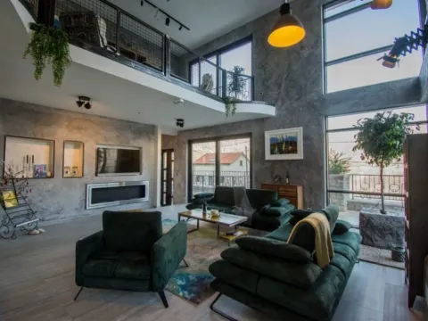 Izdavanje, kuća, 300m², Kostanjica, Kotor - image 1