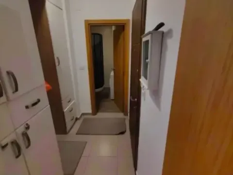 Prodaja, jednosoban stan, 49m², Stari Aerodrom, Podgorica - image 4