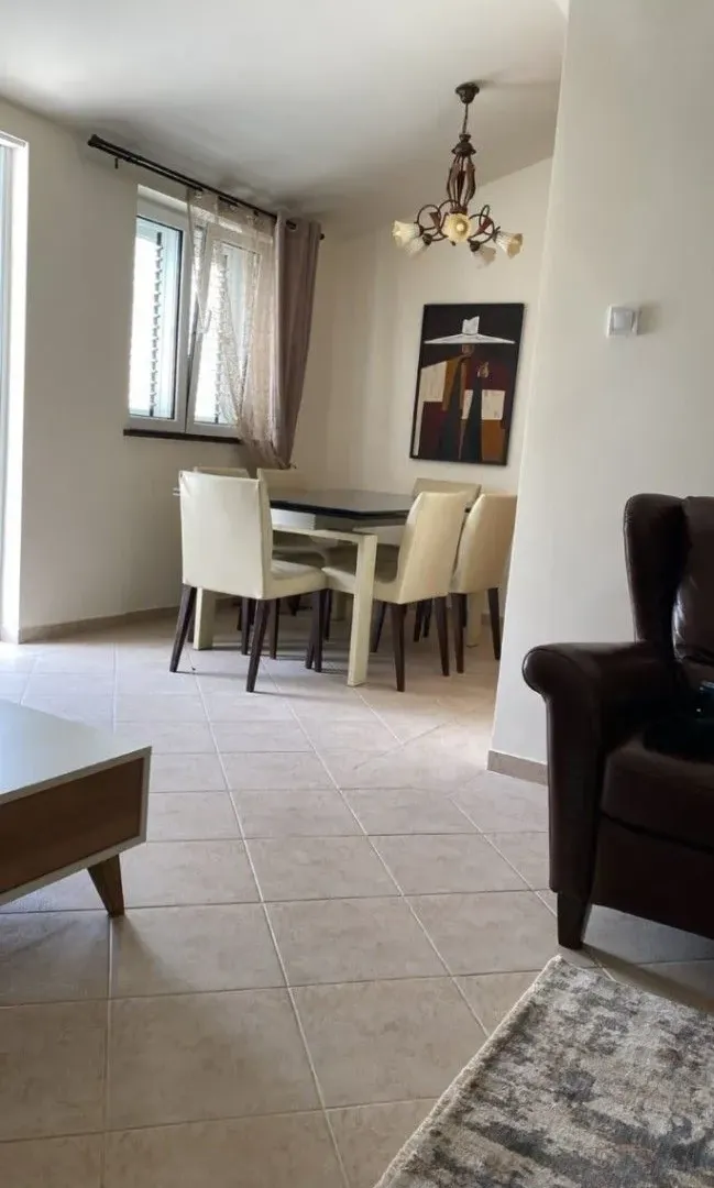 Izdavanje, trosoban stan, 114m², Masline, Podgorica