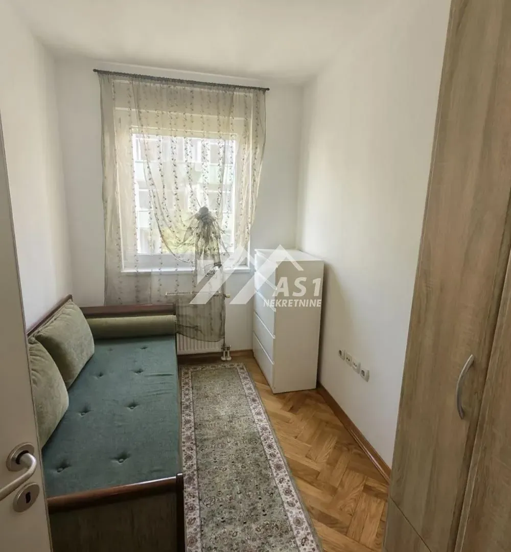 Izdavanje, trosoban stan, 50m², Grbavica, Novi Sad Sve Podlokacije