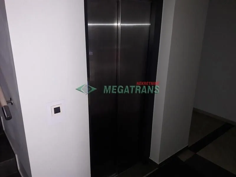 Izdavanje, dvosoban stan, 50m², Centar, Novi Sad