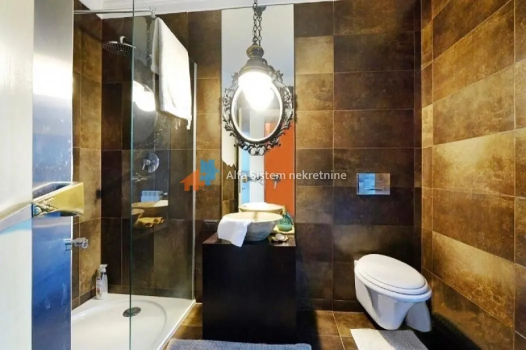 Rent, house, 365m², Uciteljsko Naselje, Zvezdara Sve Podlokacije