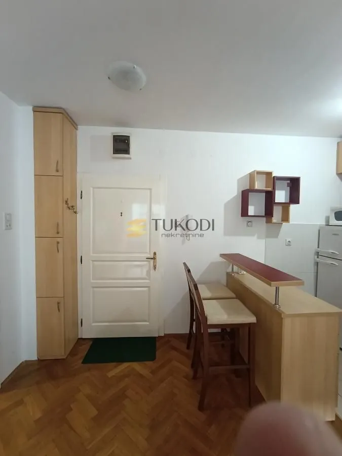 Izdavanje, garsonjera, 25m², Grbavica, Novi Sad Sve Podlokacije