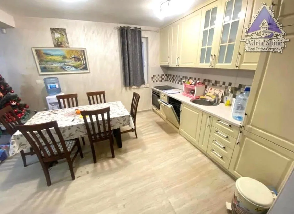 Prodaja, kuća, 250m², Zagora, Kotor
