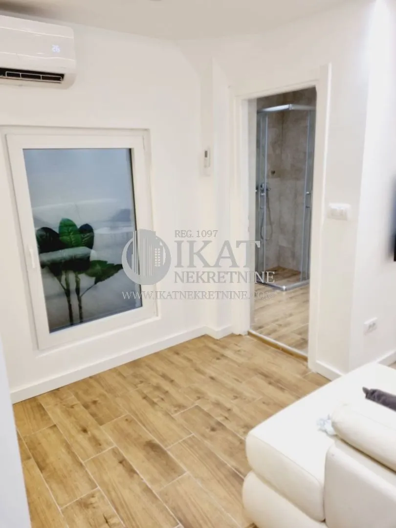 Sale, two bedroom apartment, 44m², Kalenić Pijaca, Vračar Sve Podlokacije