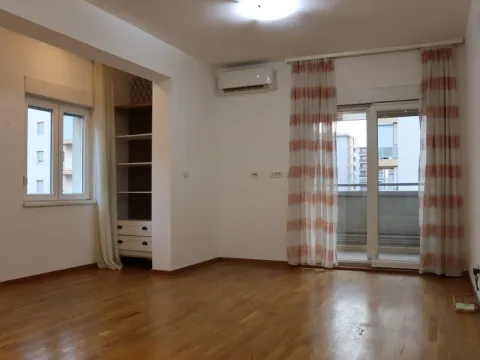 Izdavanje, stan, 72m², City Kvart, Podgorica - image 2