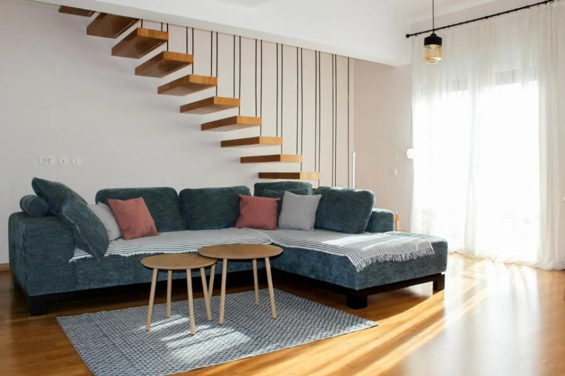 Izdavanje, dvosoban stan, 100m², Centar, Tivat