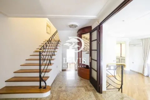 Izdavanje, kuća, 270m², Voždovac Sve Podlokacije, Beograd - image 15