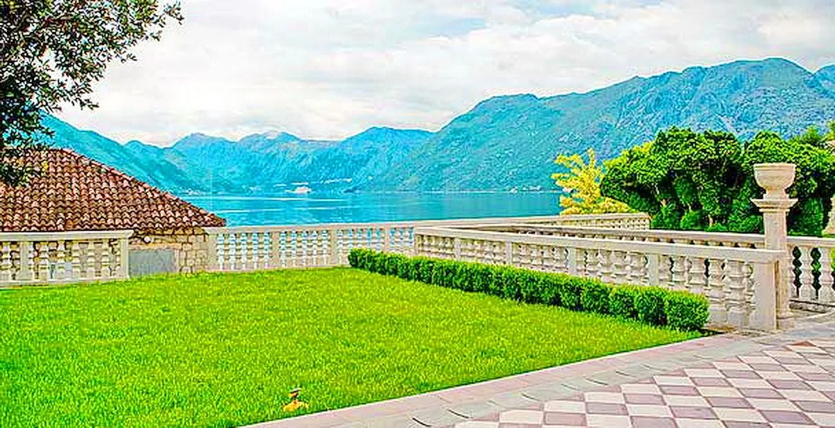 Sale, house, 1500m², Dobrota, Kotor