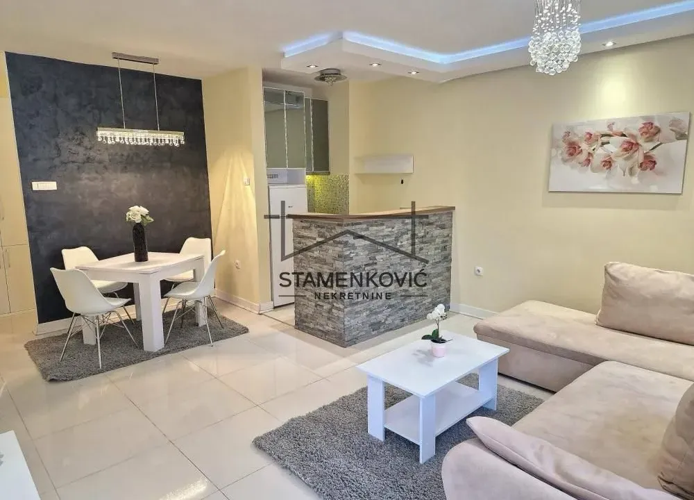 Izdavanje, jednosoban stan, 49m², Socijalno, Novi Sad Sve Podlokacije