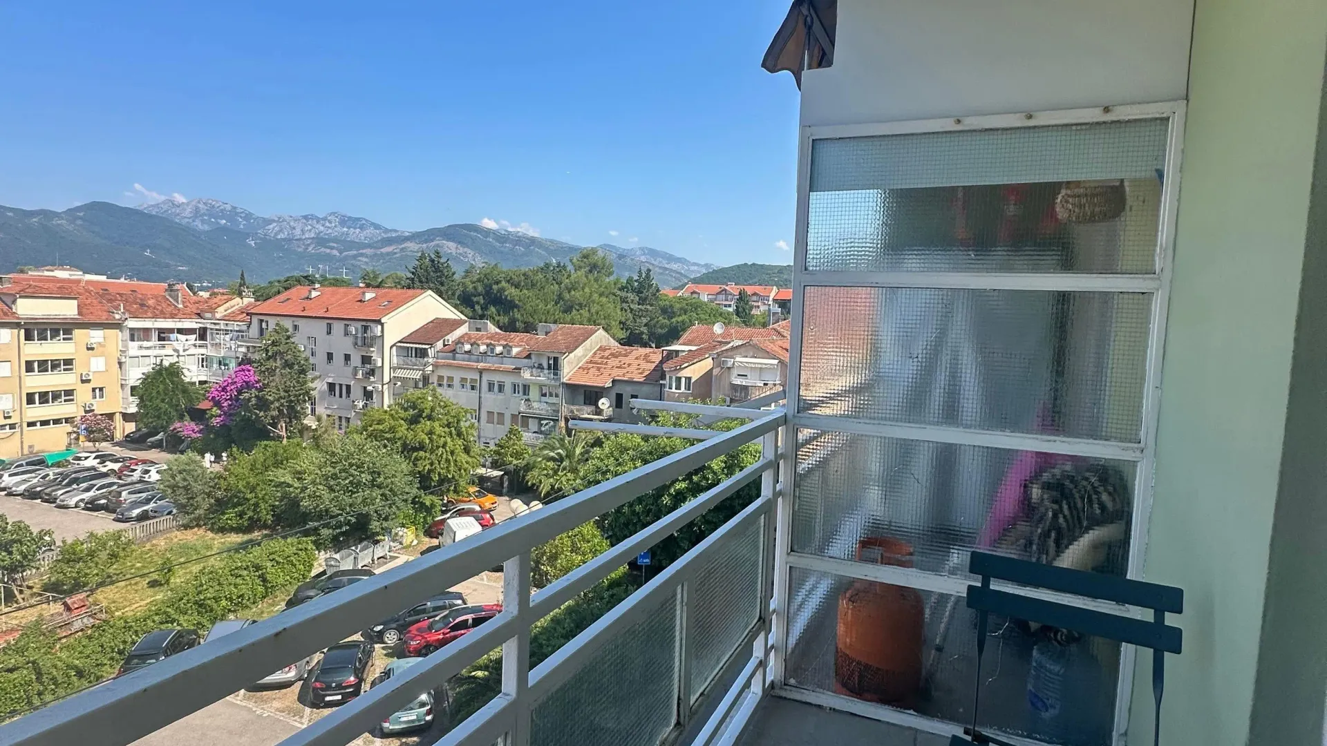 Izdavanje, dvosoban stan, 70m², Centar, Tivat