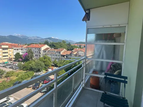 Izdavanje, dvosoban stan, 70m², Centar, Tivat - image 9