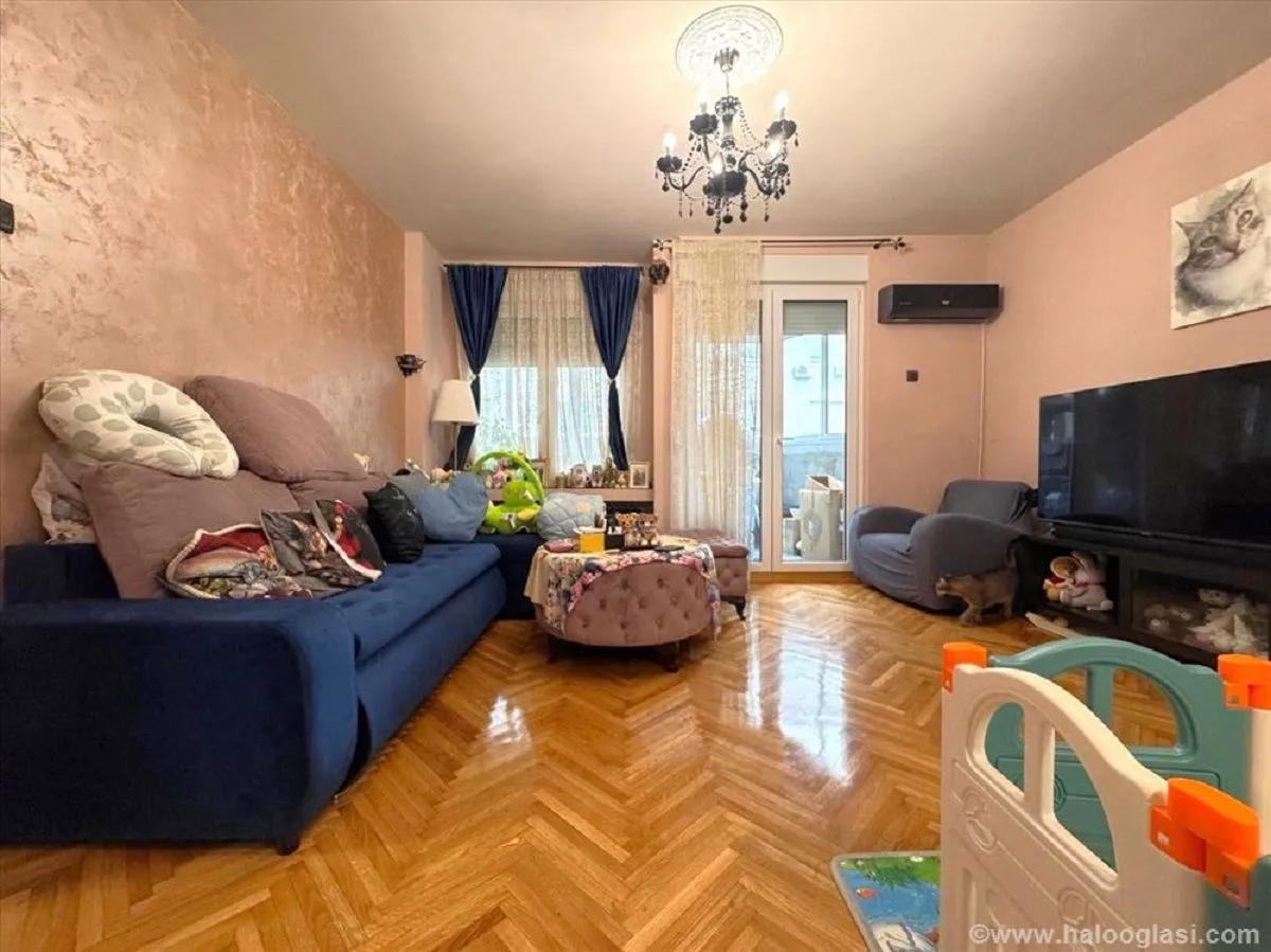 Sale, three bedroom apartment, 84m², Kalenić Pijaca, Vračar Sve Podlokacije