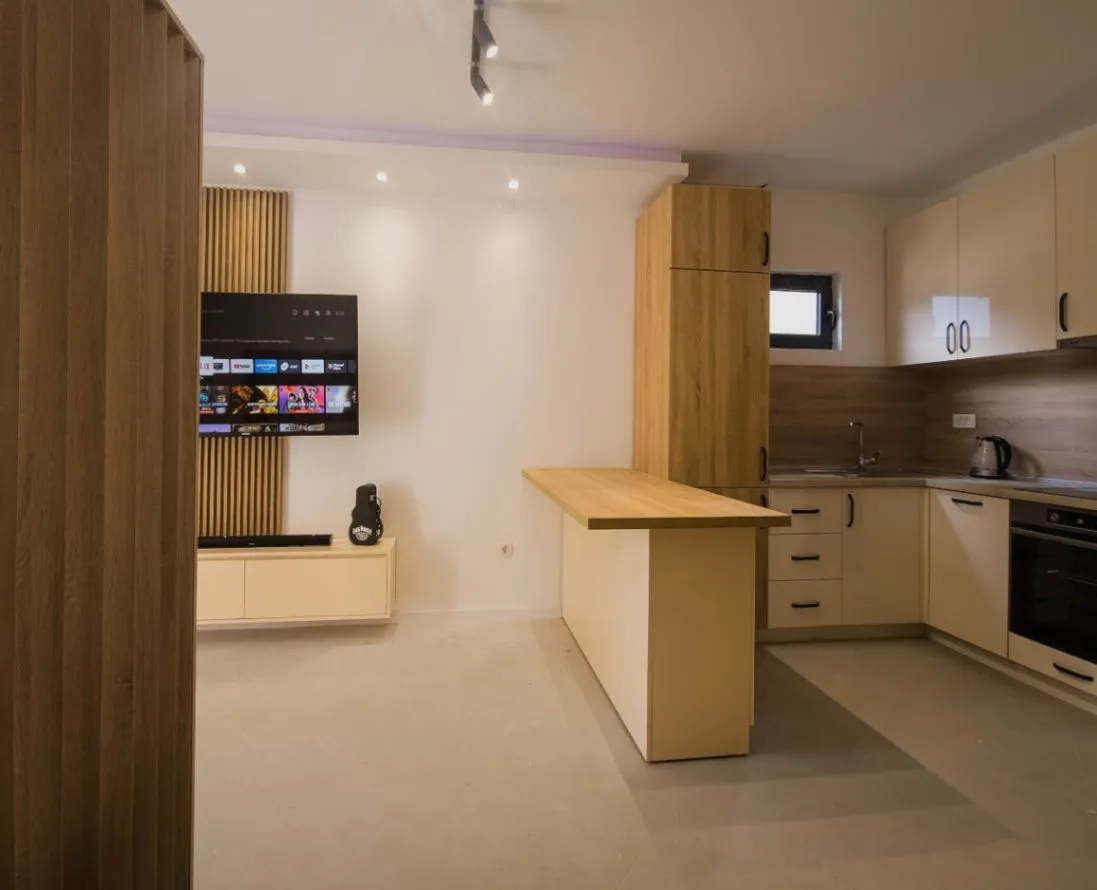 Izdavanje, jednosoban stan, 38m², Sveta Vrača, Kotor